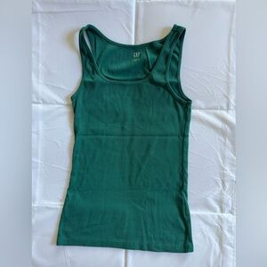 🌸 3 for $12 GAP Women's Green Tank Top